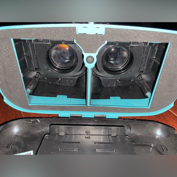 Virtual Reality Headset! - Picture 2 of 4